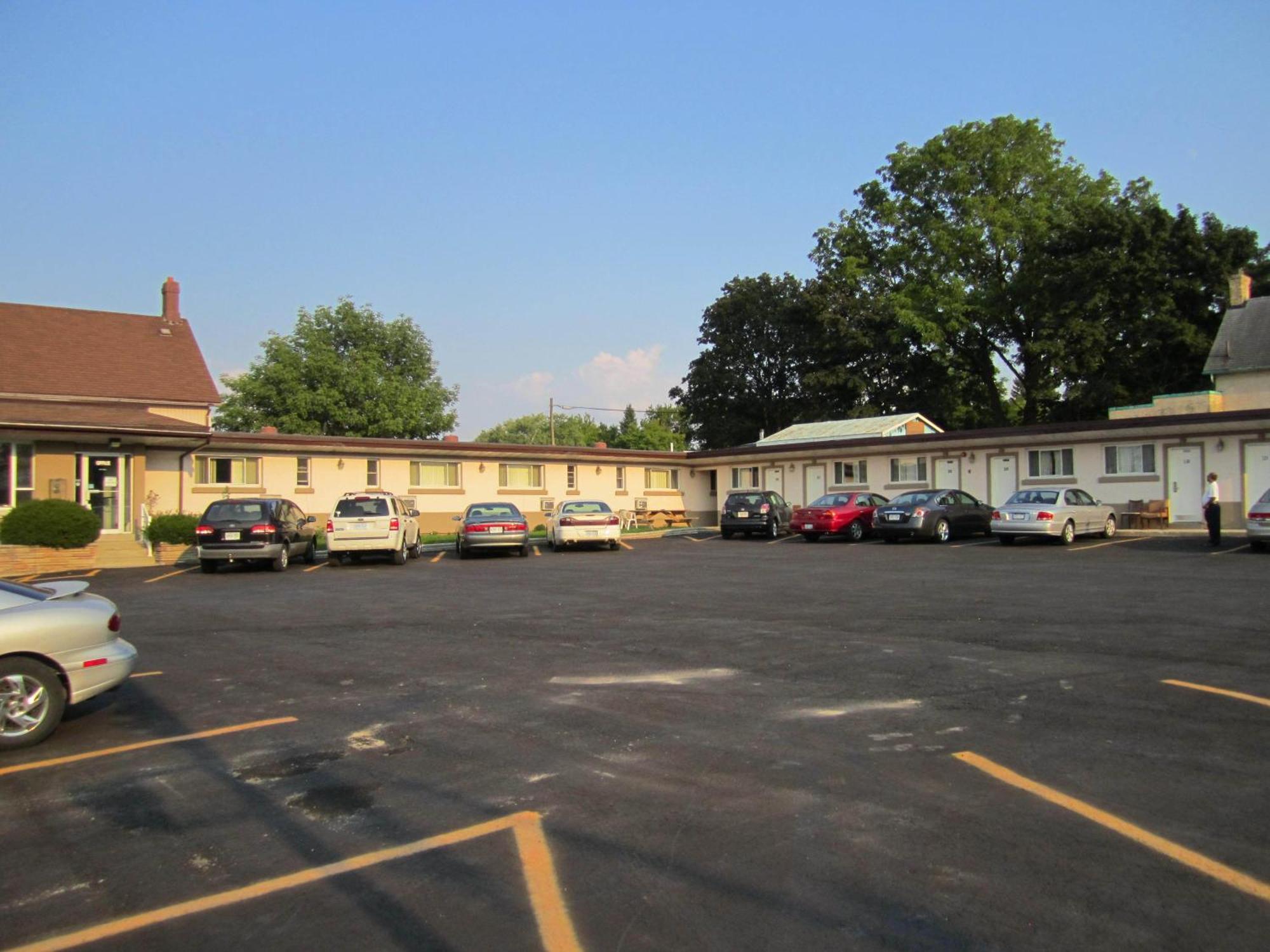Canadiana Motel Hanover Экстерьер фото