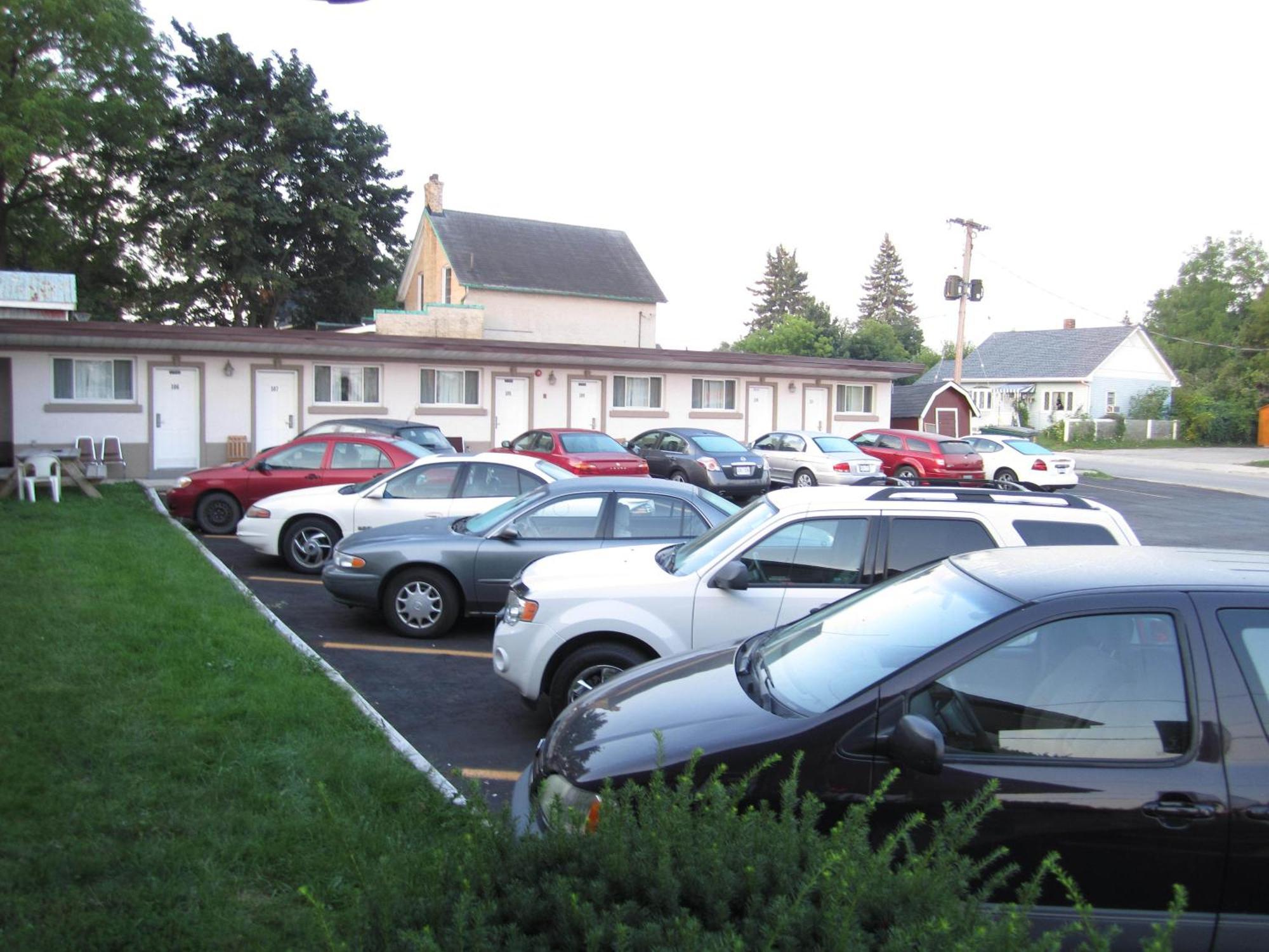 Canadiana Motel Hanover Экстерьер фото