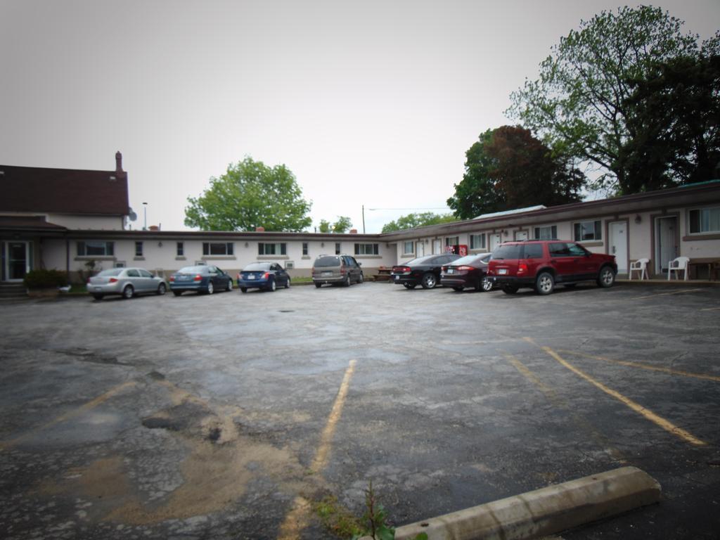 Canadiana Motel Hanover Экстерьер фото